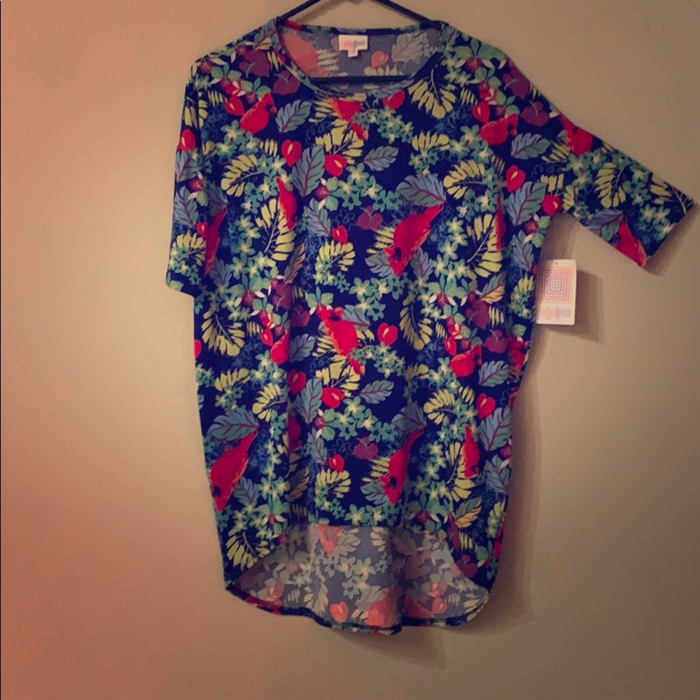 Lularoe top with red cardinals